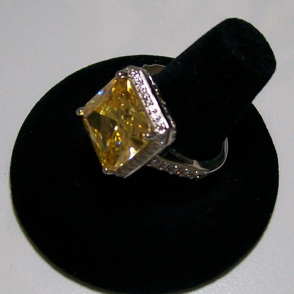 NWOT Canary Yellow Cocktail Ring - Picture 1 of 6